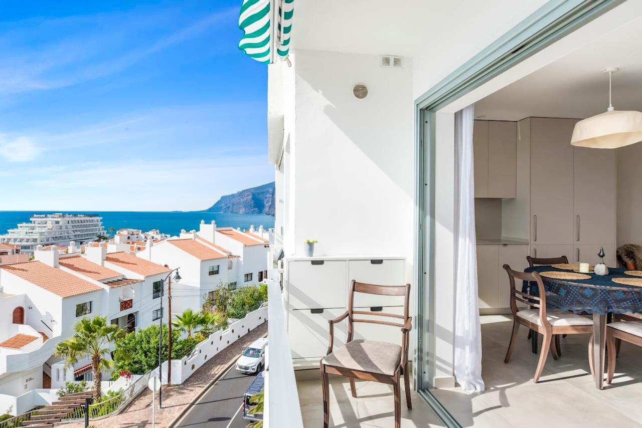 Vacation With Stunning Oceanview Apartment Puerto de Santiago (Tenerife)